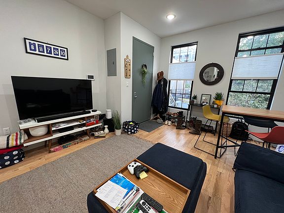 4th image of 15 Pulaski St Floor 4