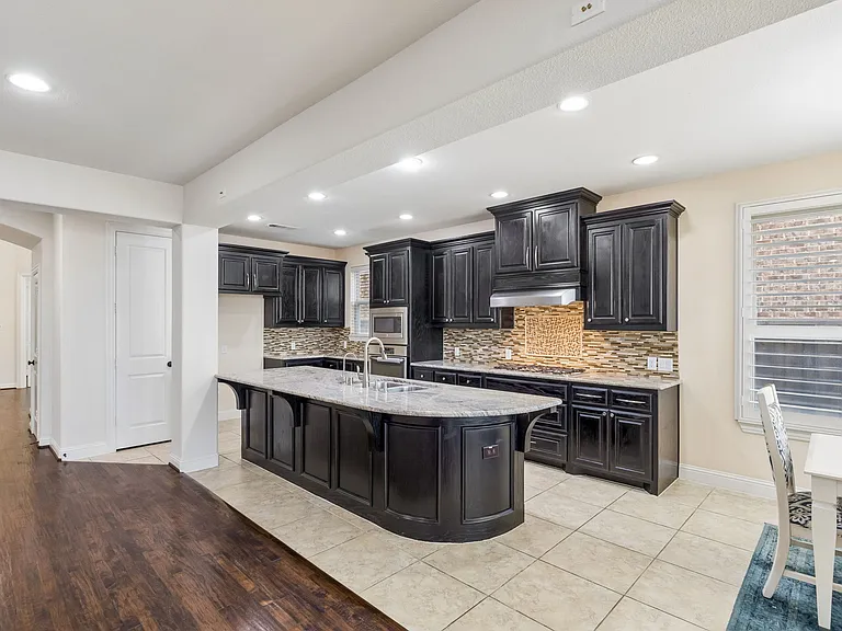 408 Vine St — Photo 33