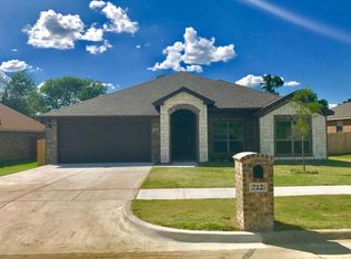 712 Woodcrest Dr, Ennis, TX 75119