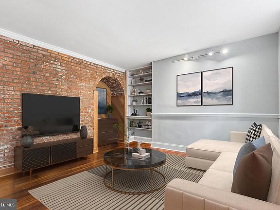 4th image of 918 Spruce St APT 2