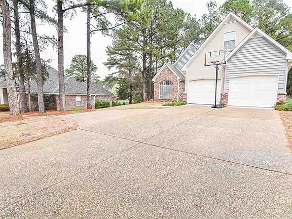 2nd image of 402 Woodland Hills Ct