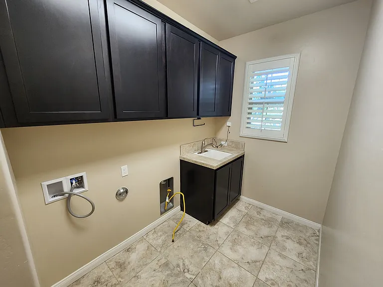 2611 Barrowby St — Photo 31