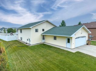 1525 32nd Ave SW, Minot, ND 58701