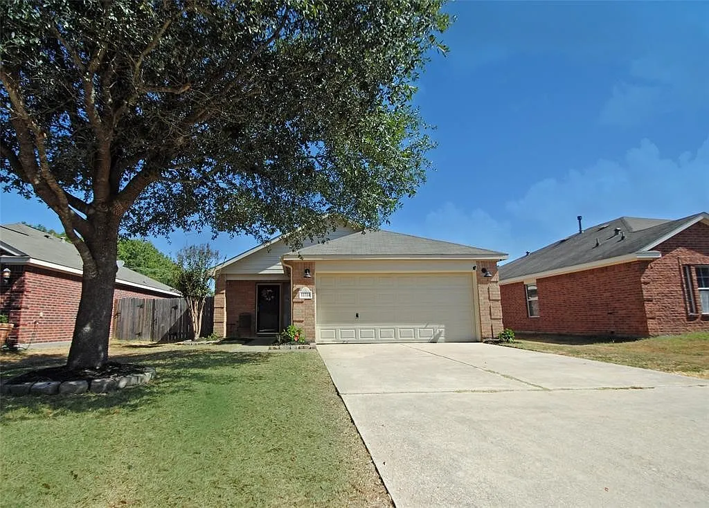 3 bed, 1590 sqft, $2,190 — Photo 1