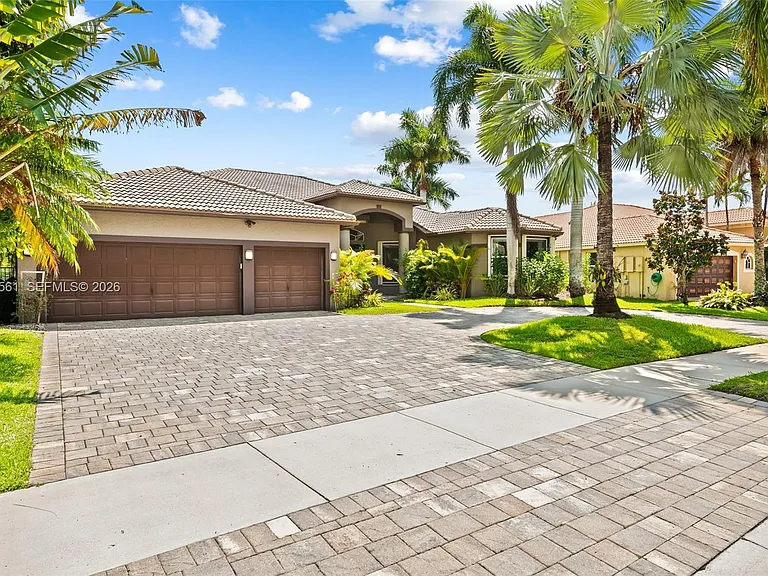 2498 Eagle Run Dr — Photo 4