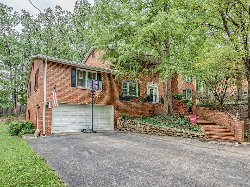 1st image of 2967 Golf Colony Dr