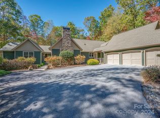 35 Prickly Briar Rd, Hendersonville, NC 28739