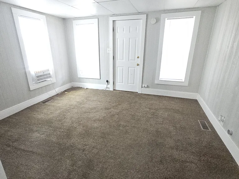 1427 Lincoln St — Photo 4
