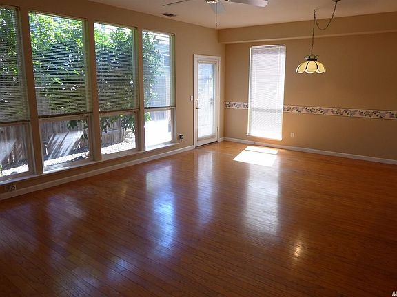 3rd image of 8010 Auburn Oaks Village Ln