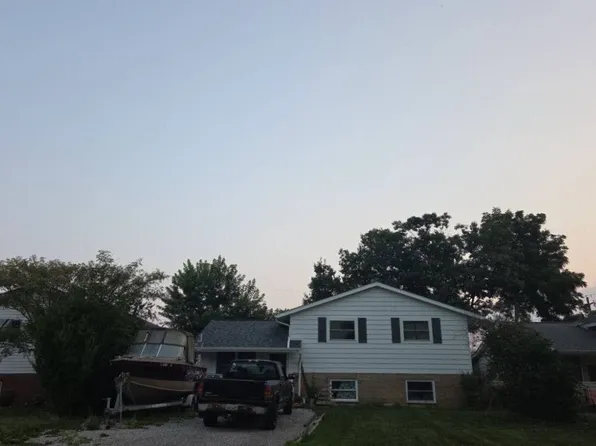 4219 Holl Rd, Sheffield Lake, OH 44054