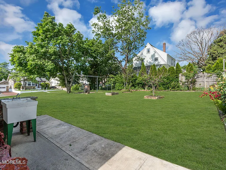 37 Highland Ave — Photo 49