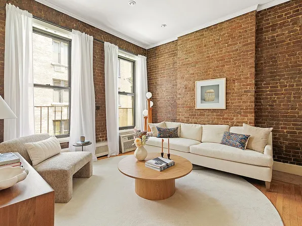 313 E 56th St APT 2C, New York, NY 10022