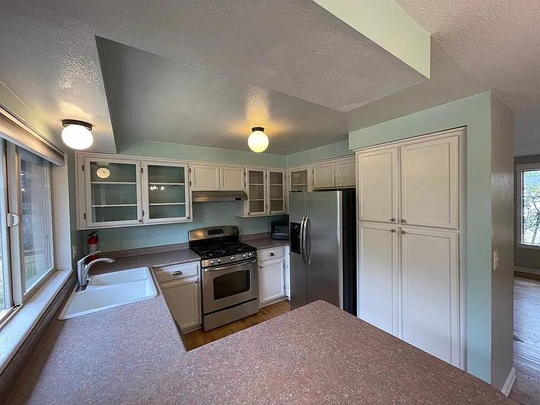 580 SW 3rd Ave — Photo 6