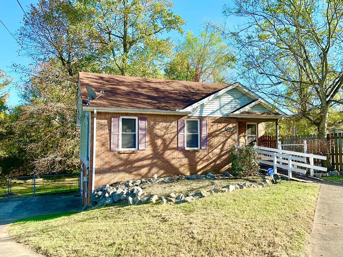 Building Photo - 3401 Oak Lawn Dr