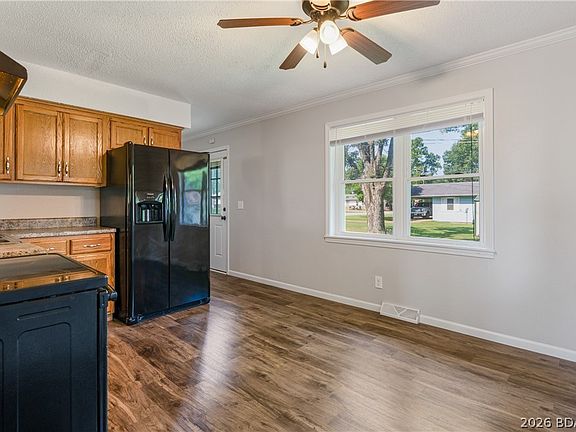 5th image of 201 N Sandfort Ave