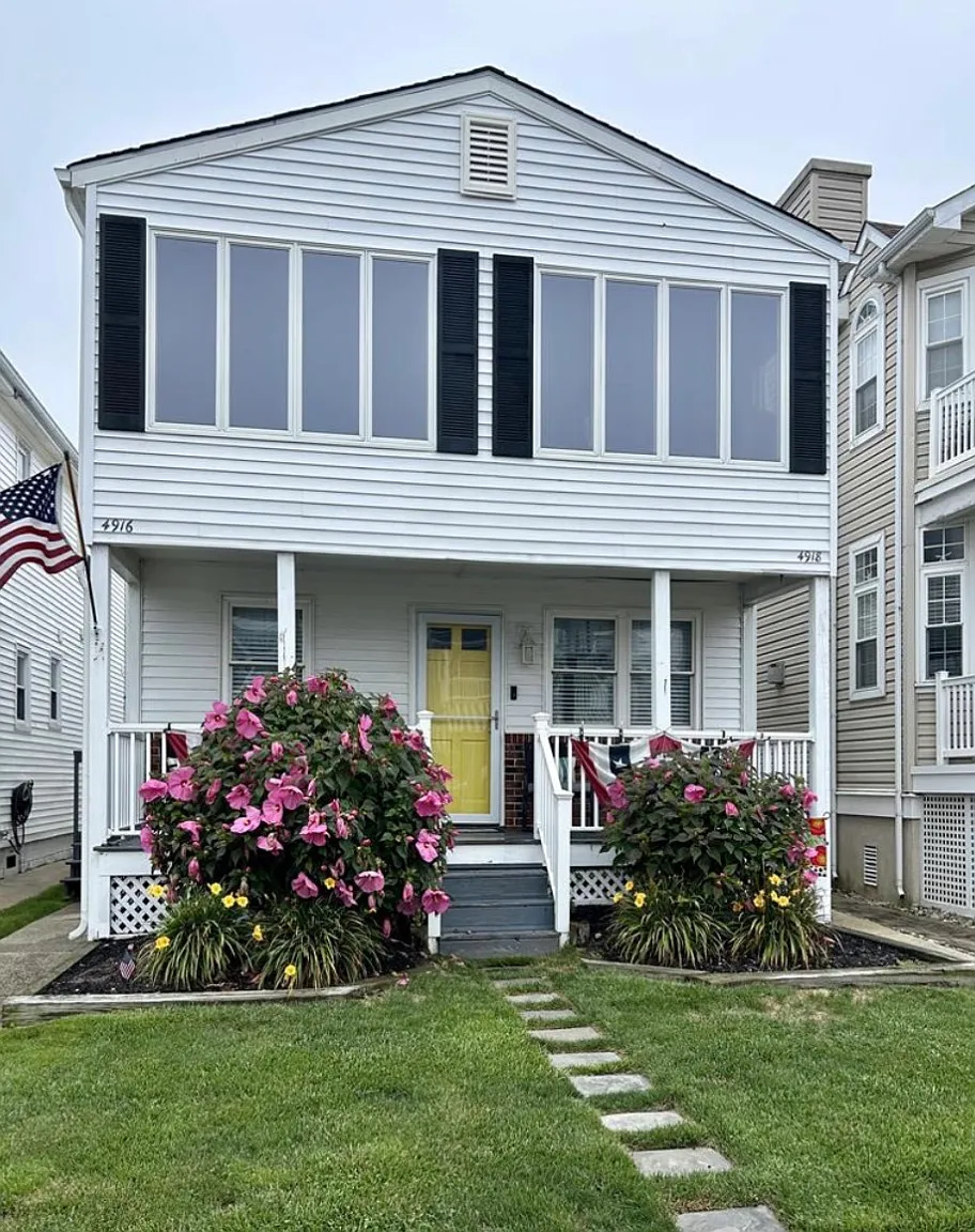 3 bed, 1300 sqft, $1,800 — Photo 1