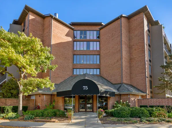 75 Kristin Cir APT 218, Schaumburg, IL 60195