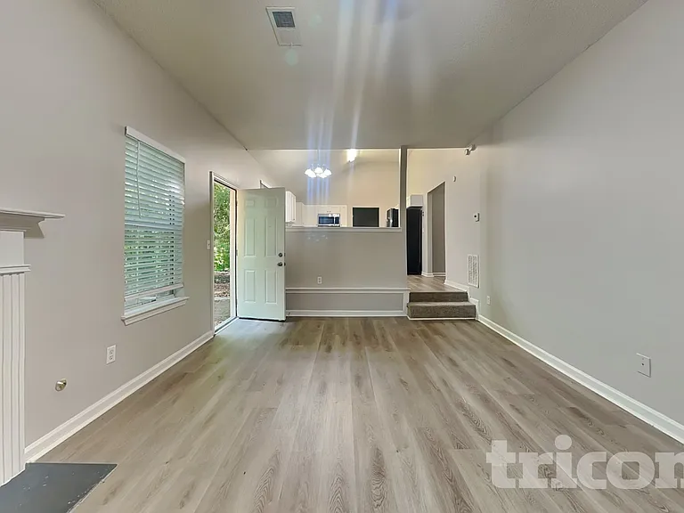 6746 Pole Creek Dr — Photo 2