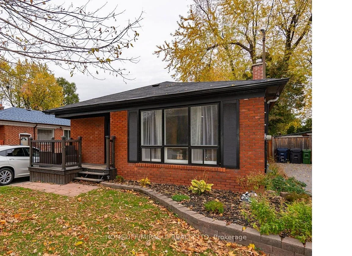 Photo 1 of 12 - 511 Kennedy Rd #MAIN FLOOR - Toronto, ON Primary Photo - 511 Kennedy Rd #MAIN FLOOR