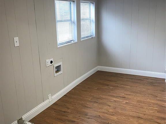 5th image of 3009 Oakwood St