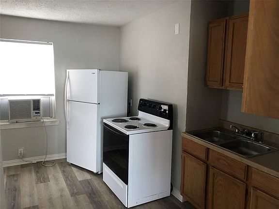 5th image of 4520 Columbia Ave