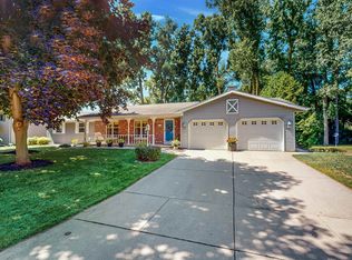 1258 Sand Hill Dr, Green Bay, WI 54313