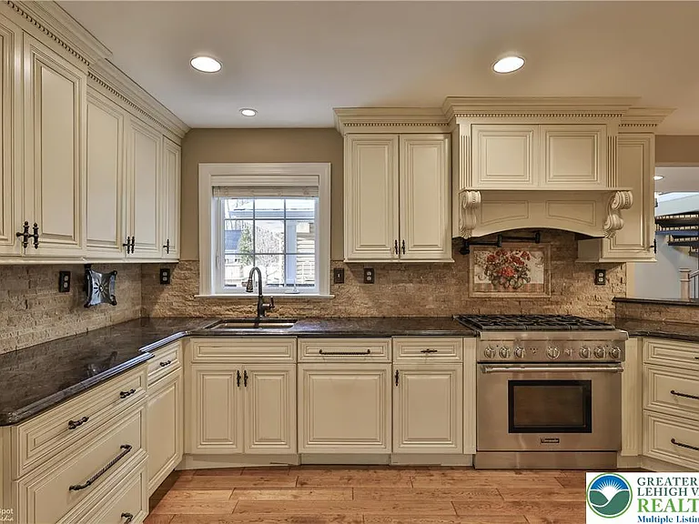 284 Walker Rd — Photo 42