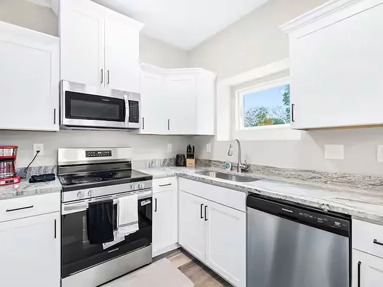 102 Mobley St — Photo 16