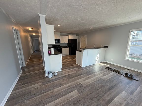 5th image of 824 Lookout Dr