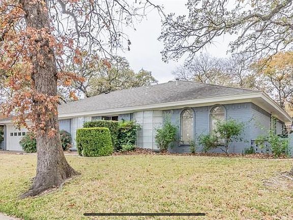 3rd image of 833 Spring Lake Dr