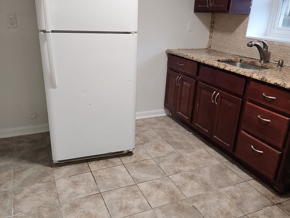 1st image of 33-37 W Railroad Ave #11B