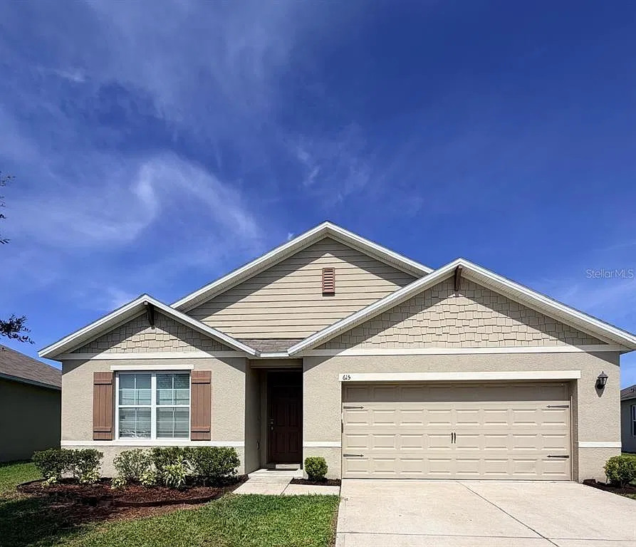 4 bed, 2.0 bath, 1851 sqft, $1,900 — Photo 1