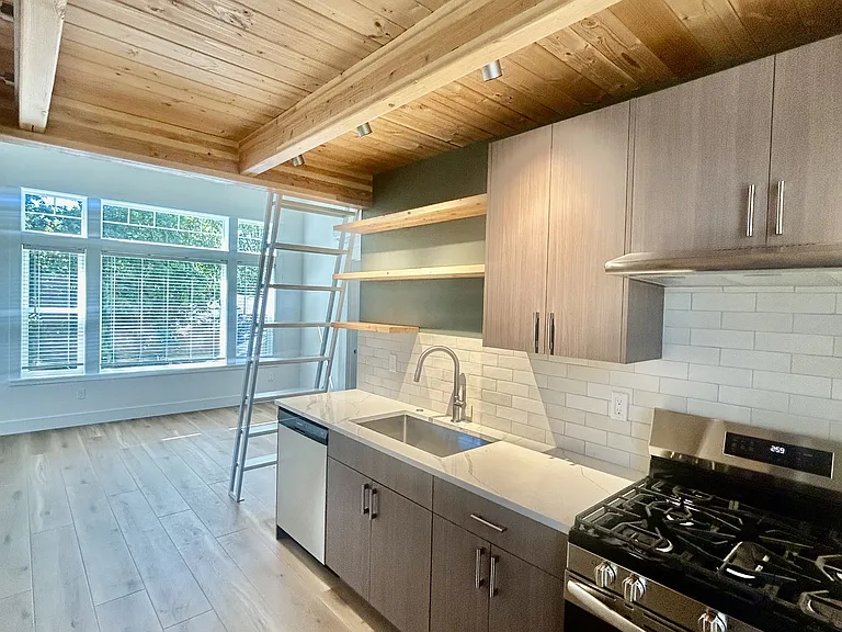 326 Boblett St — Photo 4
