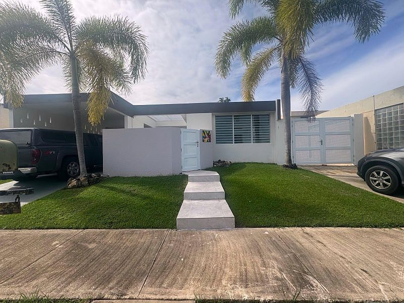 1st image of Na 3 Via Del Rio La Mansion