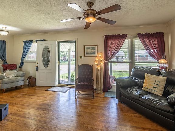 3rd image of 714 Shelborn Dr