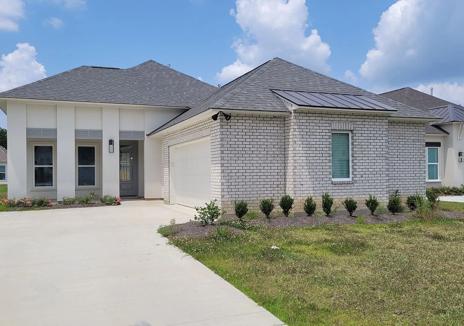 Beautiful 3 bedroom home plus office! $500 off first month with 30 day move in** — Photo 1