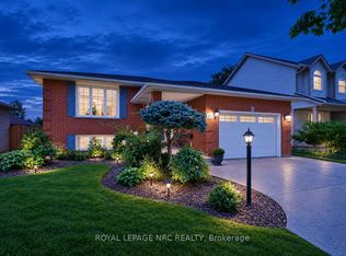 39 W Farmington Dr, Saint Catharines, ON L2S 3G1