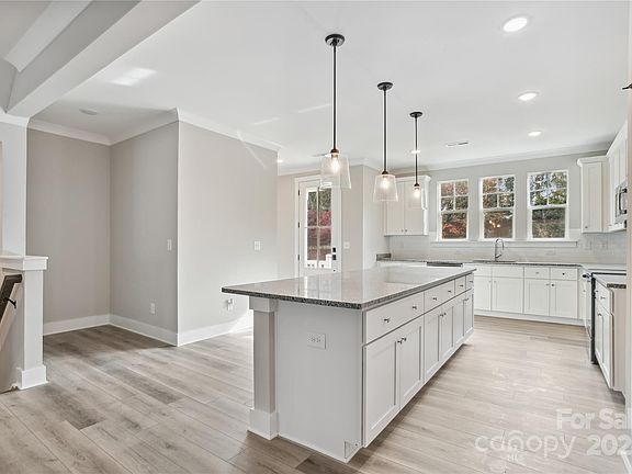 4th image of 108 Glencoe Ln #102