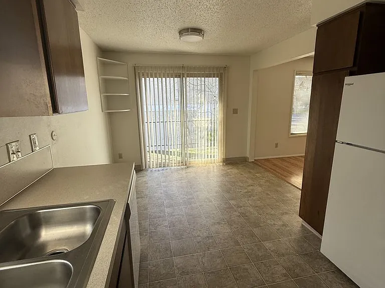 401 Madrona Ave SE #5 — Photo 6