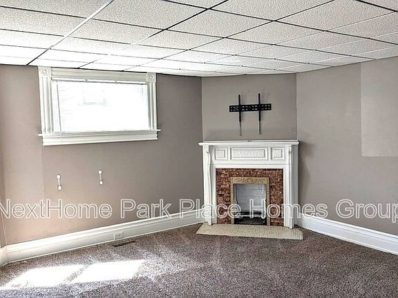 3rd image of 407 N Lincoln St Floor 1