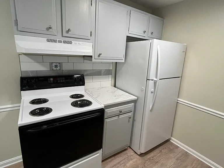 1005 Johnson St #6 — Photo 6