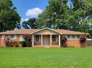 6408 Robinhood Ln NW, Huntsville, AL 35806