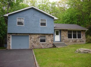 106 Iroquois Rd, Shohola, PA 18458