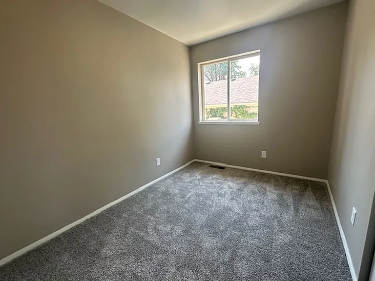 1406 S Boxelder St — Photo 6
