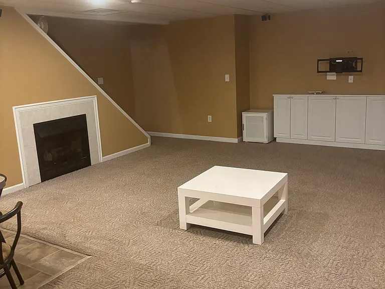 1515 Sharpes Ct — Photo 4