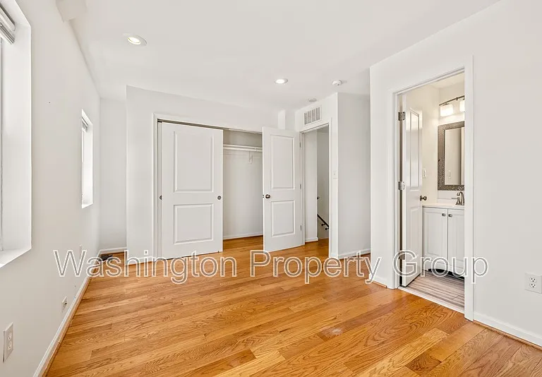 329 18th Pl NE — Photo 32