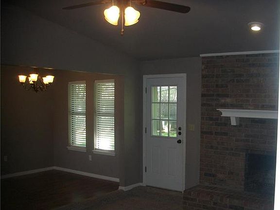 4th image of 4125 Chris Dr