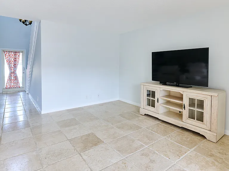 618 Mariners Way #618 — Photo 8
