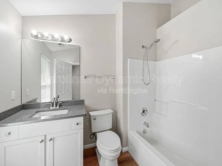 1526 Royal Auburn Ave — Photo 20