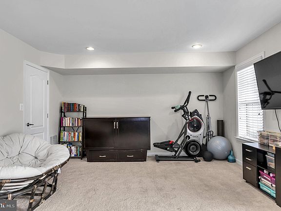 5th image of 121 Hidden Brook Dr
